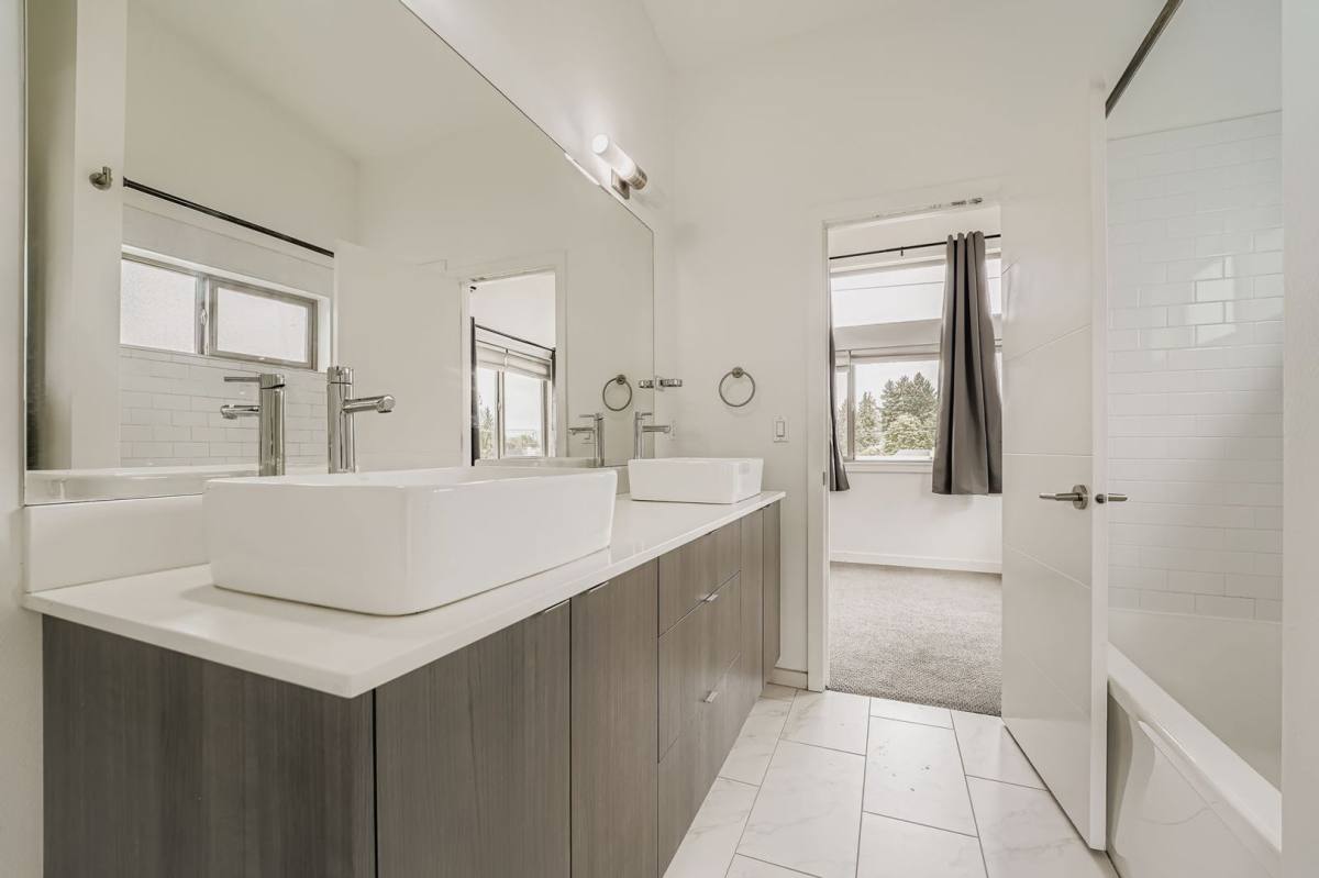 Townhouse for rent at 4276 S Greenbelt Station Dr, Seattle, WA 98118