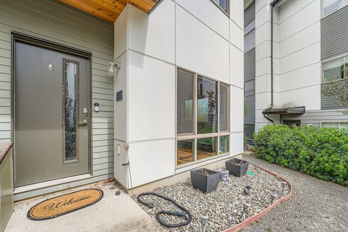 Townhouse for rent at 4276 S Greenbelt Station Dr, Seattle, WA 98118