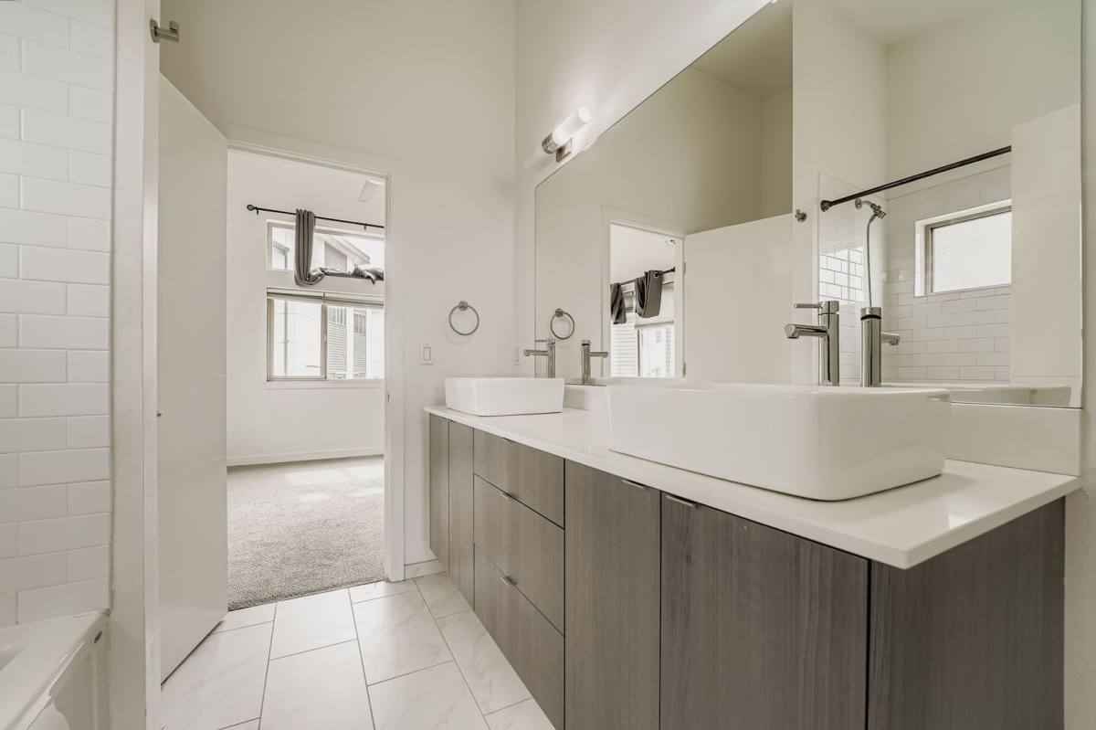 Townhouse for rent at 4276 S Greenbelt Station Dr, Seattle, WA 98118
