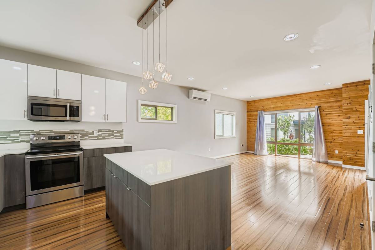 Townhouse for rent at 4276 S Greenbelt Station Dr, Seattle, WA 98118