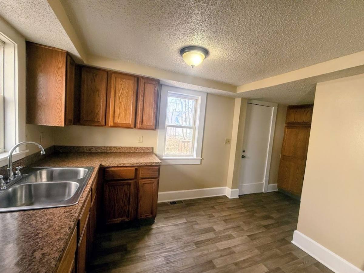 Apartment for rent at 729 Mallison Ave, Akron, OH 44307