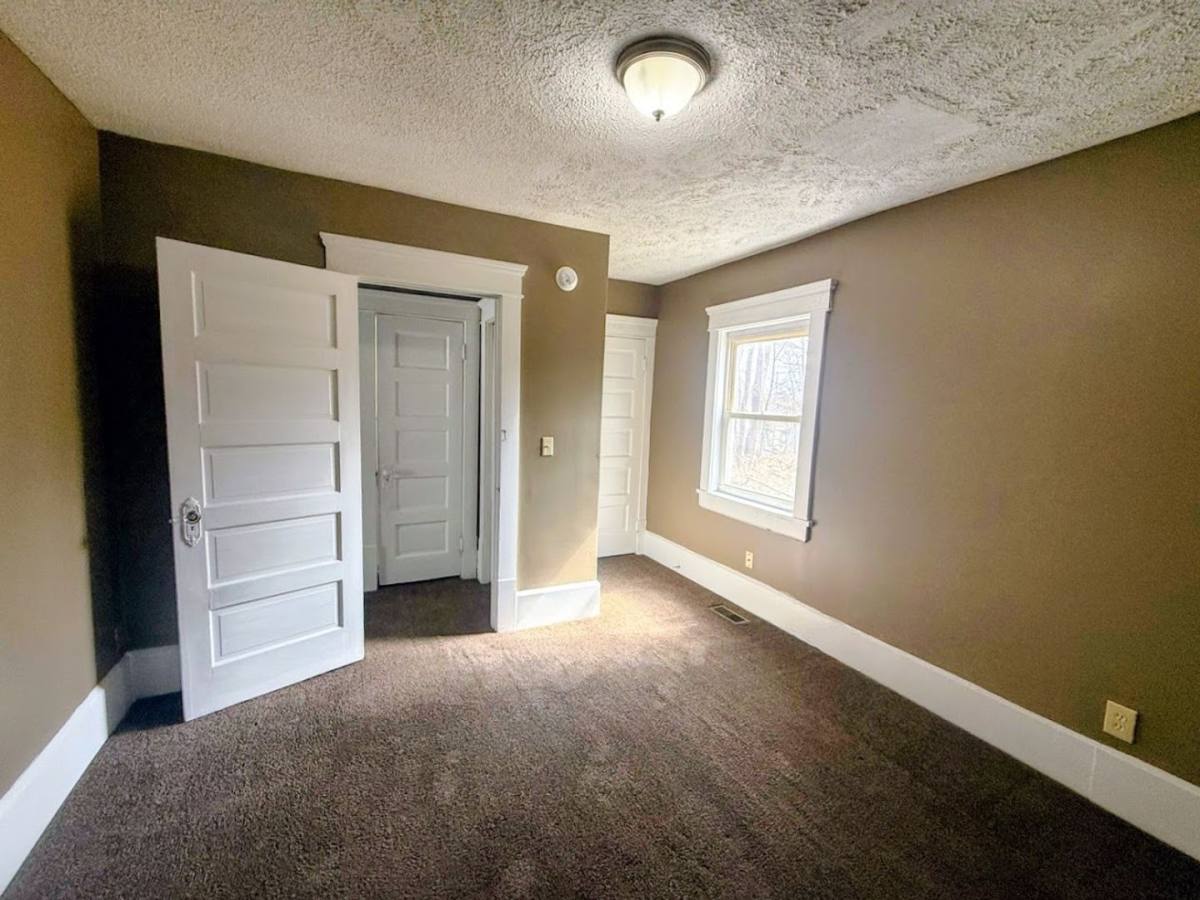 Apartment for rent at 729 Mallison Ave, Akron, OH 44307