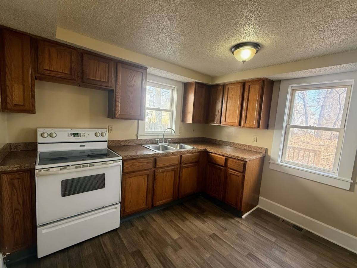 Apartment for rent at 729 Mallison Ave, Akron, OH 44307