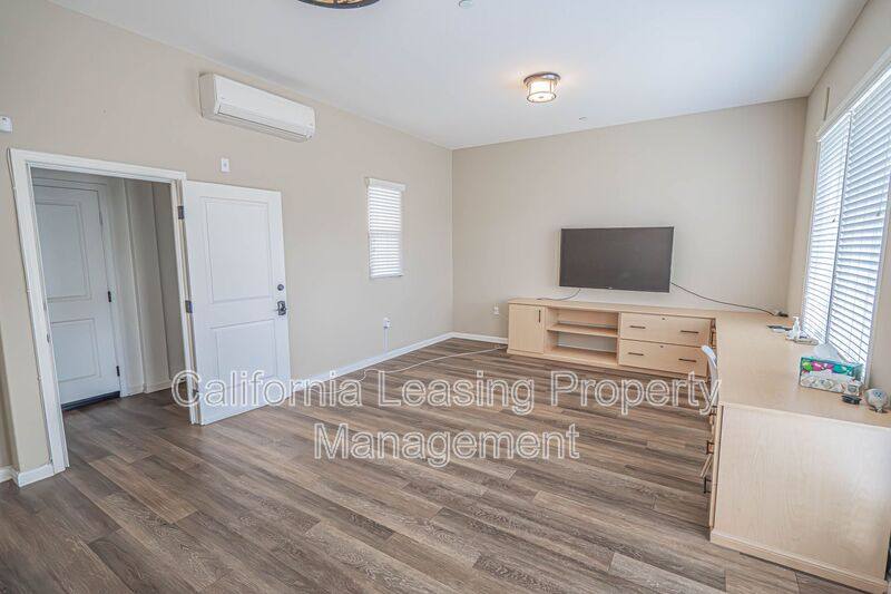 House for rent at 26266 Prima Way, Santa Clarita, CA 91350