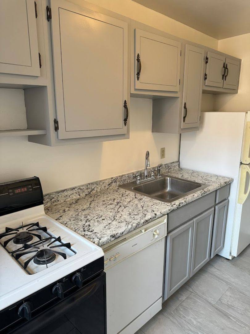 Apartment for rent at 5300 Fifth Ave, Pittsburgh, PA 15232