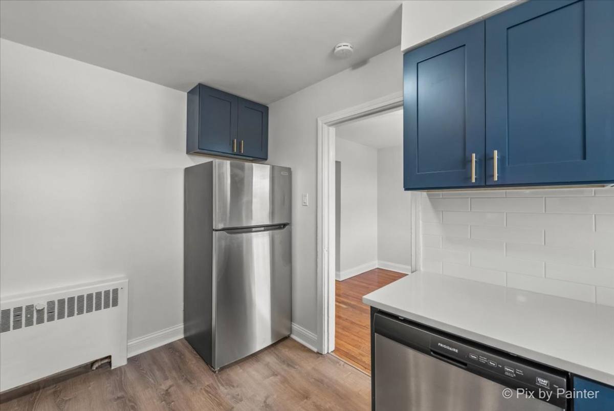 Apartment for rent at 2713 W Berwyn Ave, Chicago, IL 60625