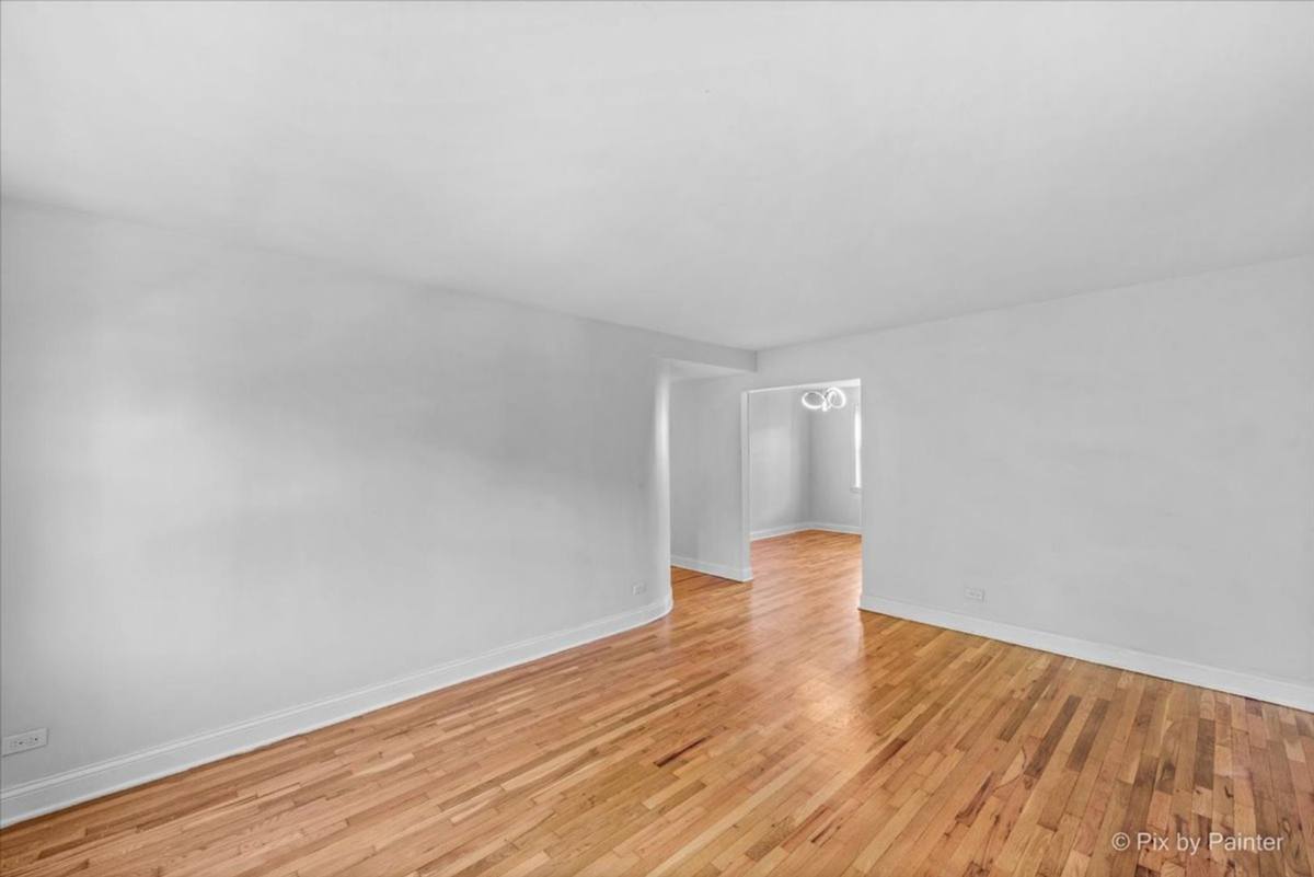 Apartment for rent at 2713 W Berwyn Ave, Chicago, IL 60625