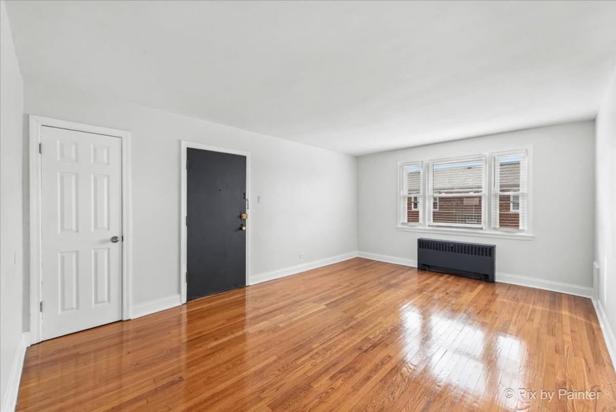 Apartment for rent at 2713 W Berwyn Ave, Chicago, IL 60625