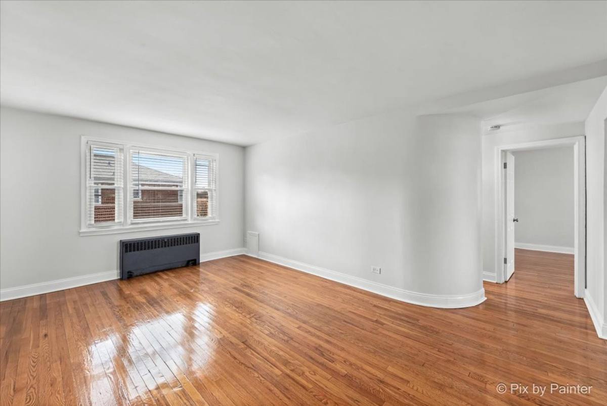 Apartment for rent at 2713 W Berwyn Ave, Chicago, IL 60625