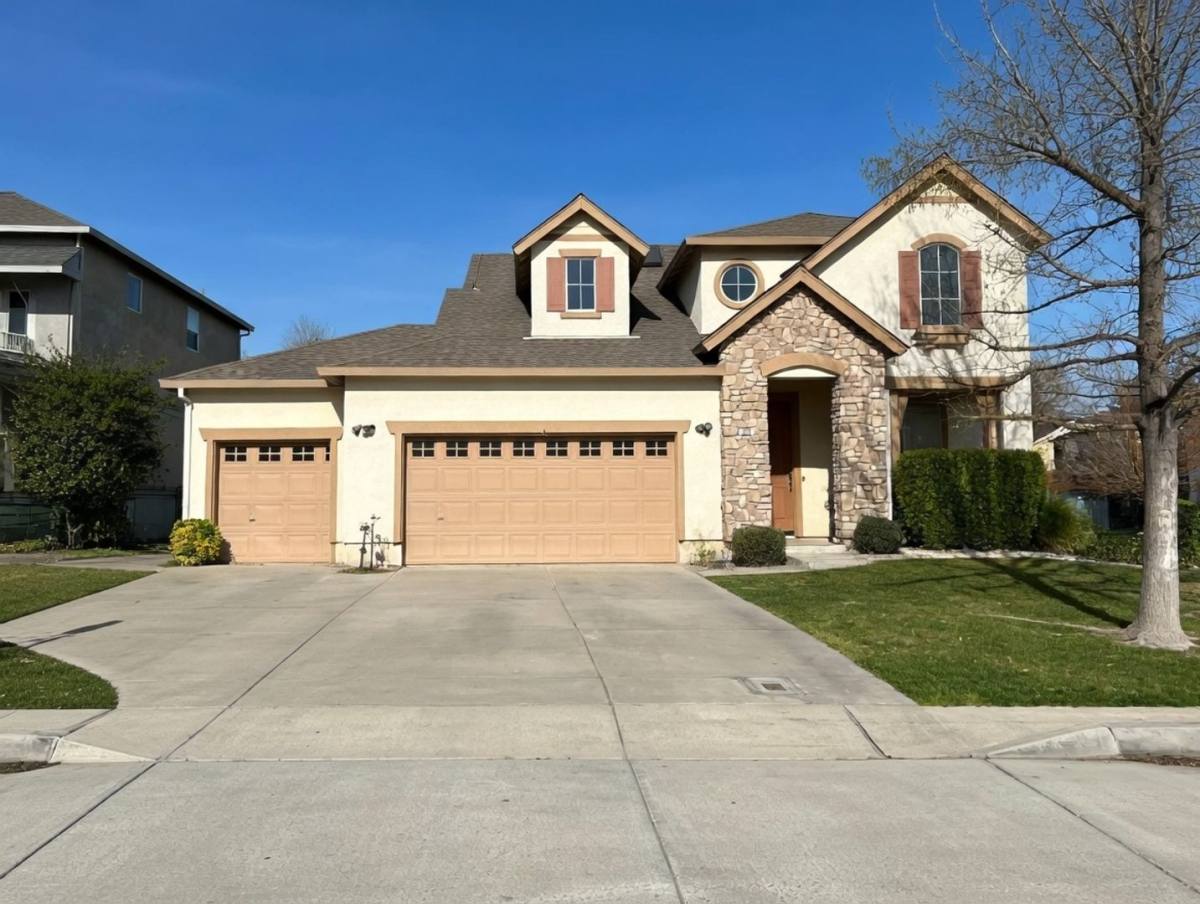 House for rent at 212 Riverbend Lane, Waterford, CA 95386
