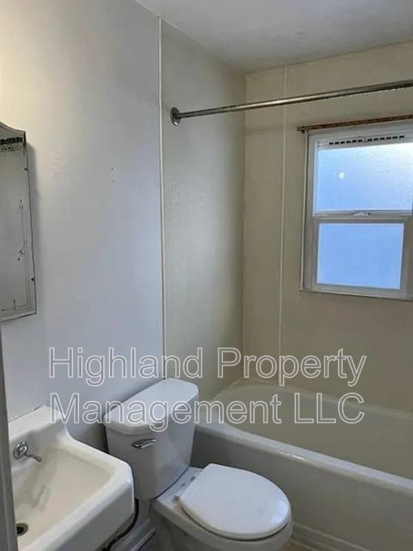 Apartment for rent at 410 SE McKenzie St #1, Pullman, WA 99163