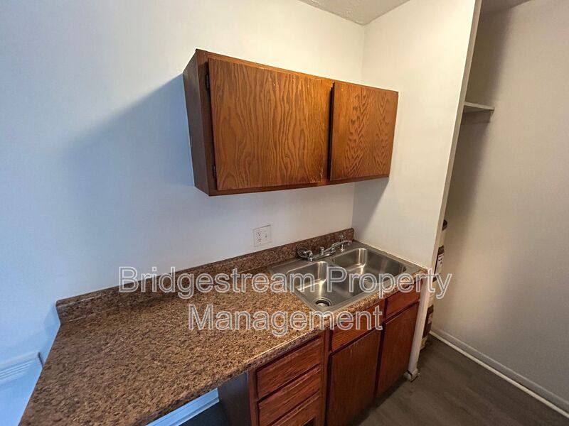 House for rent at 1490 S Burnett Rd #A, Springfield, OH 45505