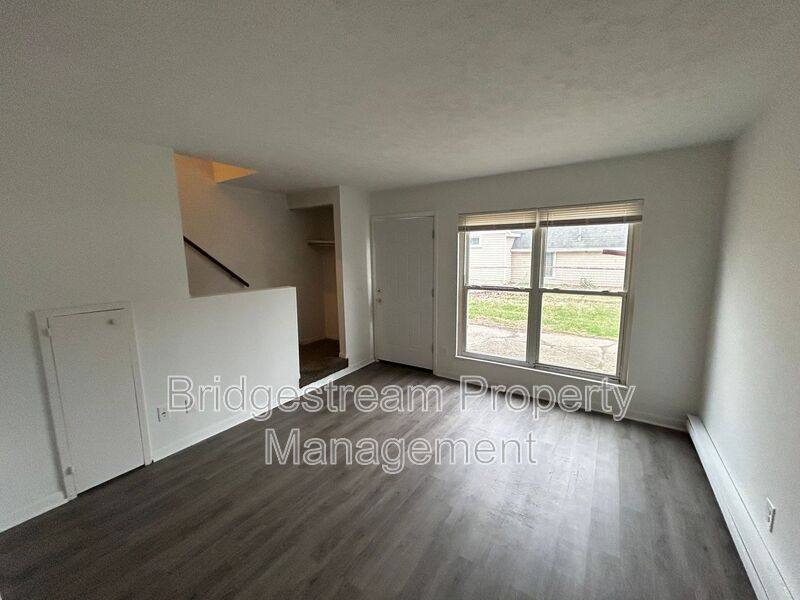 House for rent at 1490 S Burnett Rd #A, Springfield, OH 45505