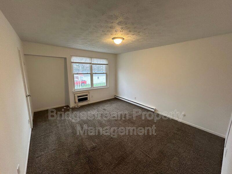 House for rent at 1490 S Burnett Rd #A, Springfield, OH 45505