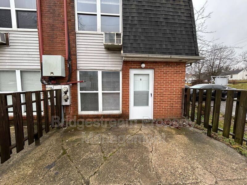 House for rent at 1490 S Burnett Rd #A, Springfield, OH 45505