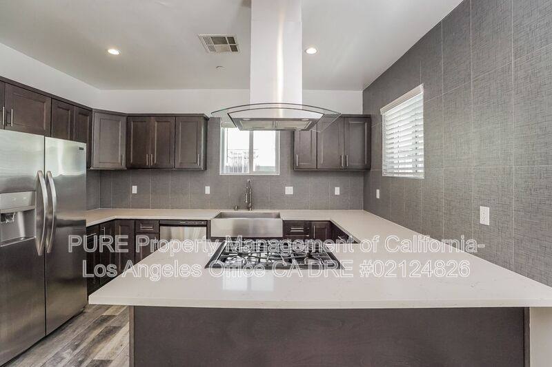Townhouse for rent at 1340 N Kenmore Ave, Los Angeles, CA 90027