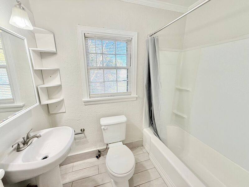 Apartment for rent at 1720 E La Rua St #A Gle-Clo, Pensacola, FL 32501