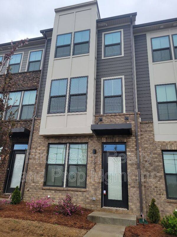 Townhouse for rent at 3633 S Tryon St, Charlotte, NC 28217