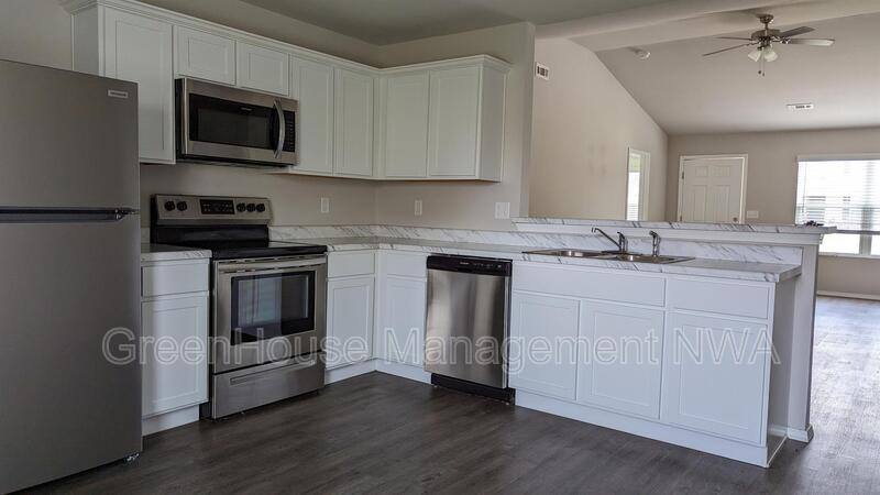 House for rent at 1771 Hermitage Dr, Centerton, AR 72719