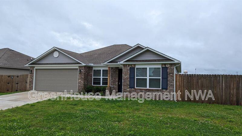 House for rent at 1771 Hermitage Dr, Centerton, AR 72719
