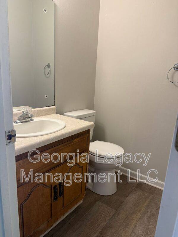 Townhouse for rent at 210 Highland Park Dr, Athens, GA 30605
