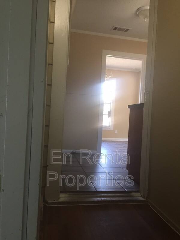 House for rent at 601 W Beach St, Fort Worth, TX 76111