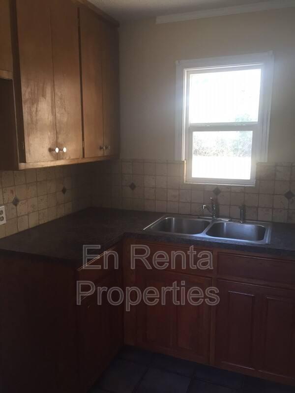House for rent at 601 W Beach St, Fort Worth, TX 76111