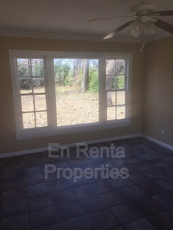 House for rent at 601 W Beach St, Fort Worth, TX 76111