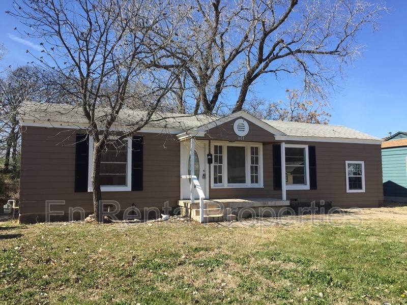 House for rent at 601 W Beach St, Fort Worth, TX 76111