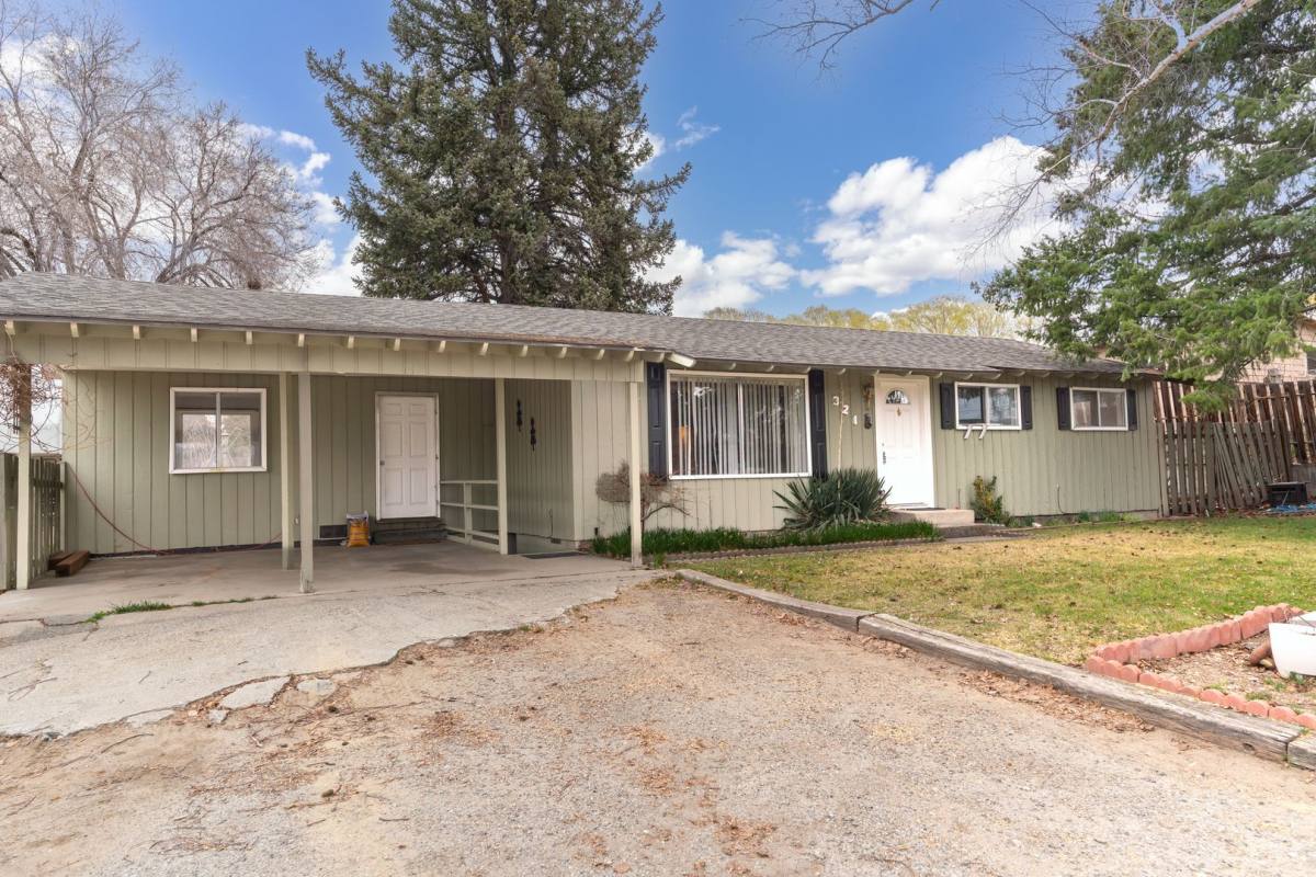 House for rent at 321 27th St NW, East Wenatchee, WA 98802