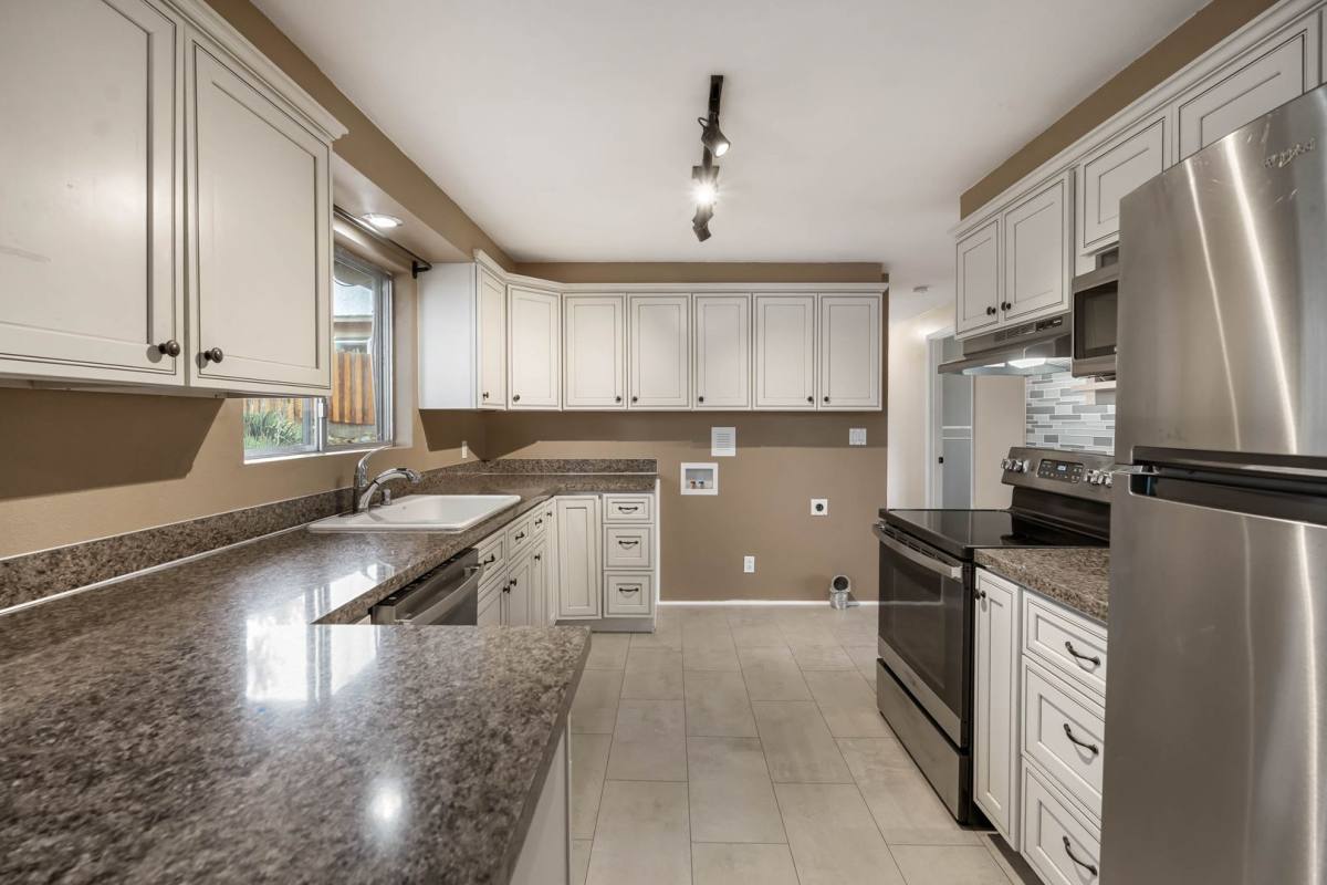 House for rent at 321 27th St NW, East Wenatchee, WA 98802