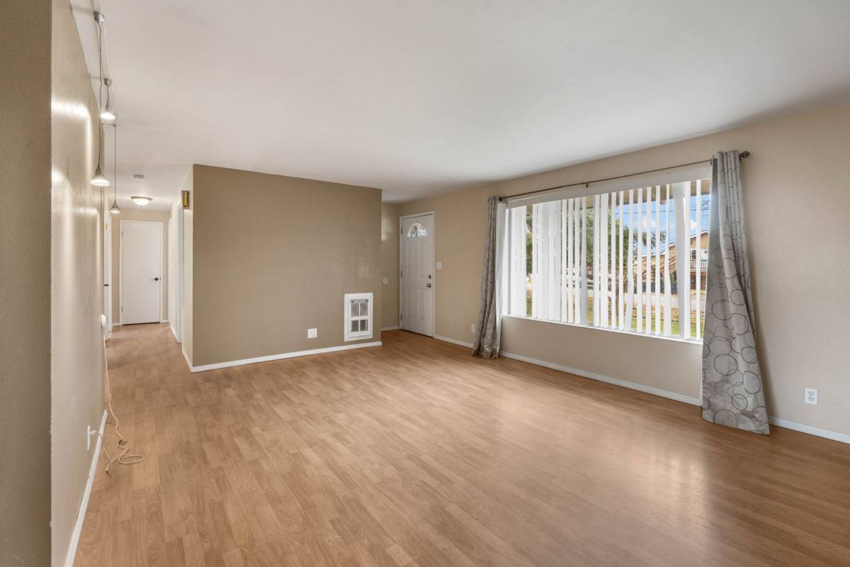 House for rent at 321 27th St NW, East Wenatchee, WA 98802