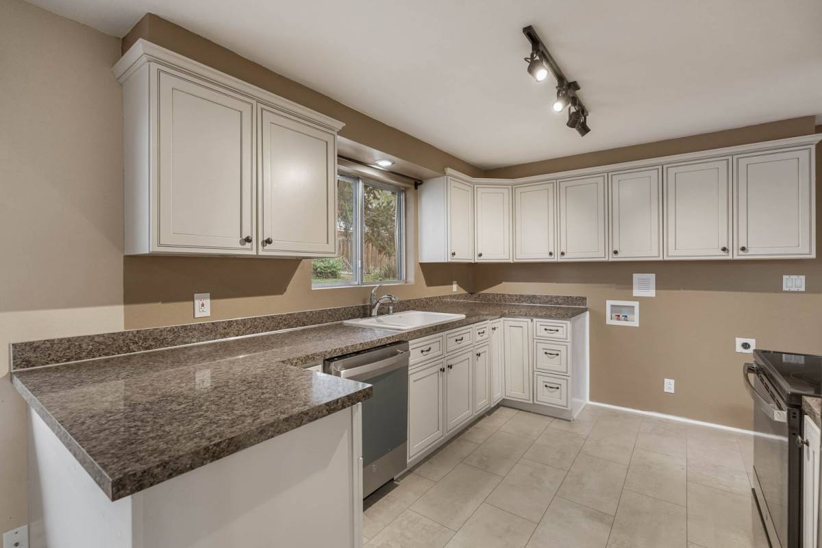 House for rent at 321 27th St NW, East Wenatchee, WA 98802