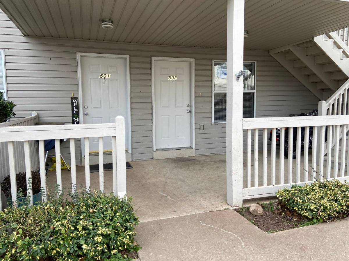 Apartment for rent at 502 Twin Oaks, Kirbyville, MO 65679