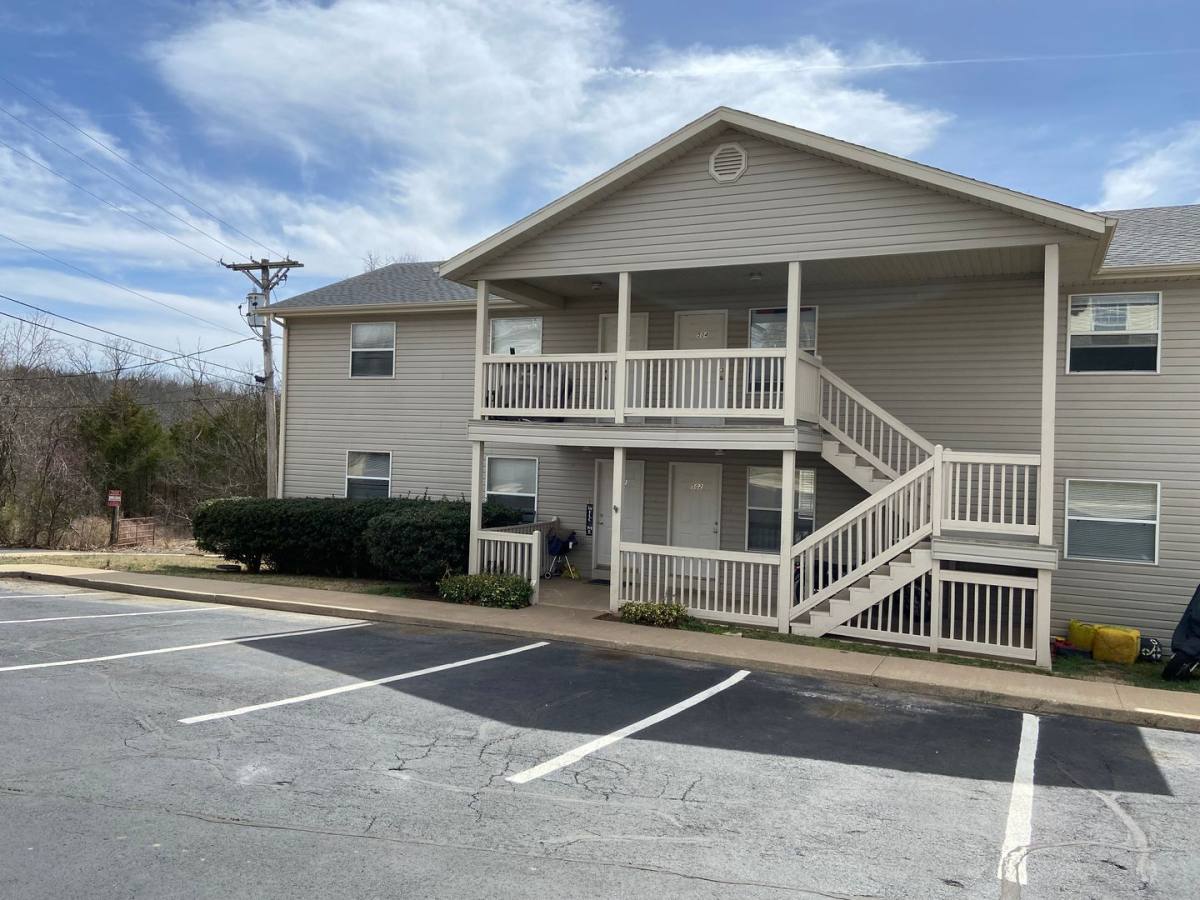 Apartment for rent at 502 Twin Oaks, Kirbyville, MO 65679