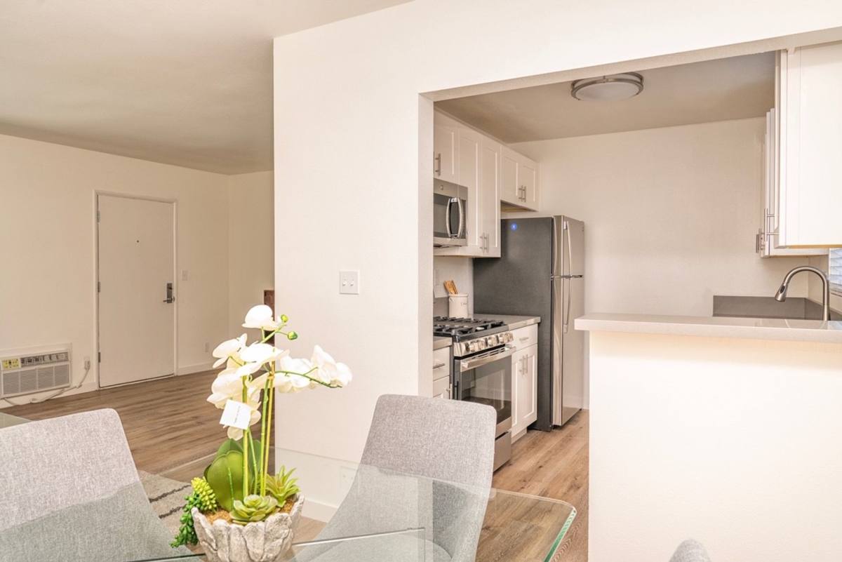 Apartment for rent at 13429 Moorpark St, Sherman Oaks, CA 91423
