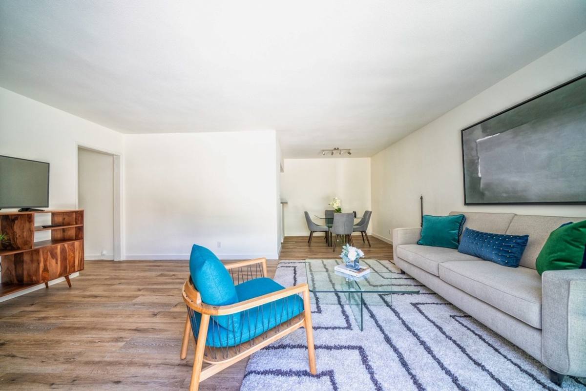 Apartment for rent at 13429 Moorpark St, Sherman Oaks, CA 91423