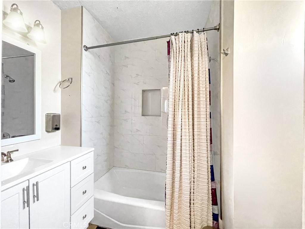 Apartment for rent at 4084 137th St #4084B, Hawthorne, CA 90250