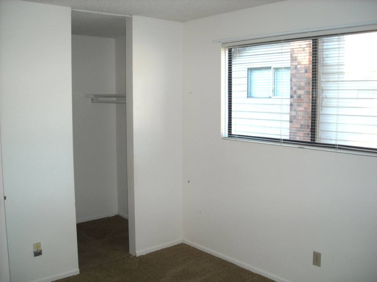 Townhouse for rent at 1359 Madras St SE, Salem, OR 97306