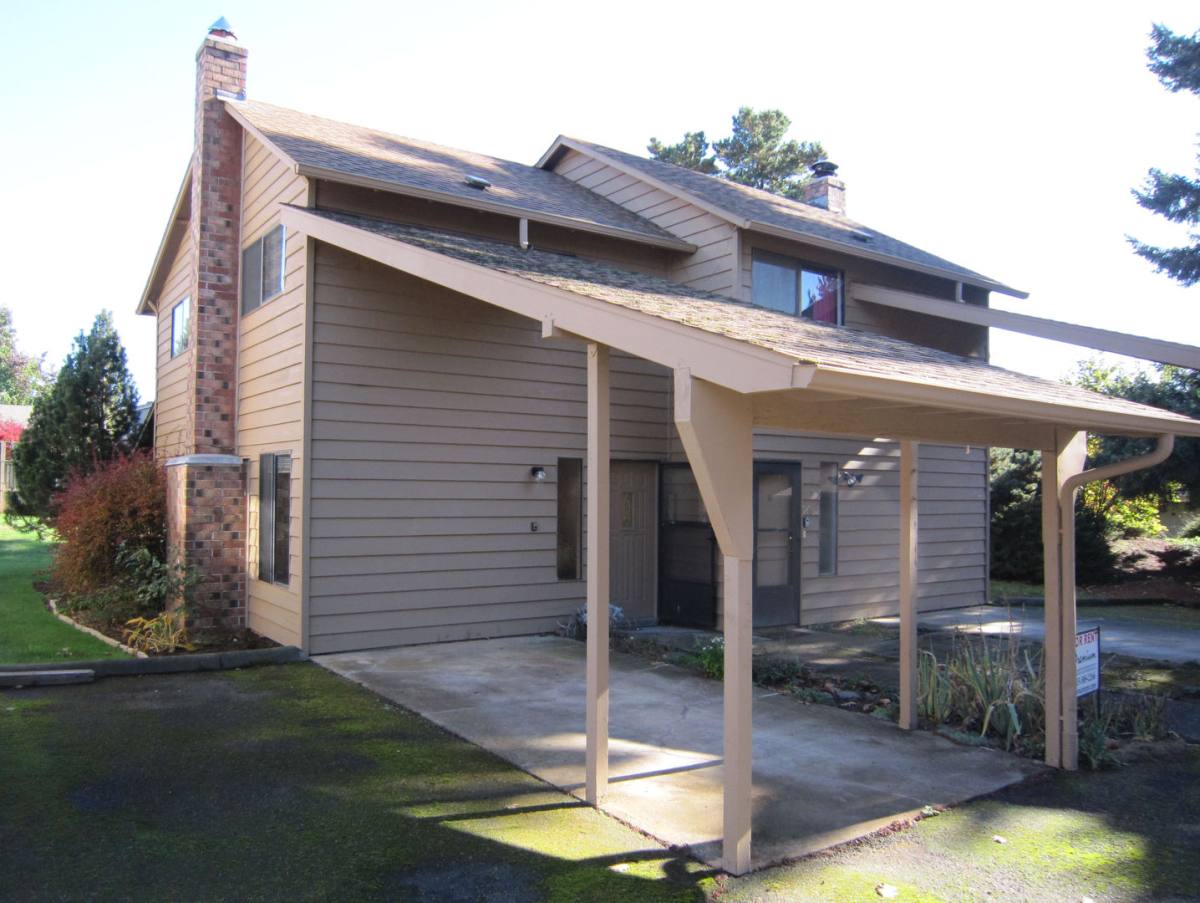 Townhouse for rent at 1359 Madras St SE, Salem, OR 97306