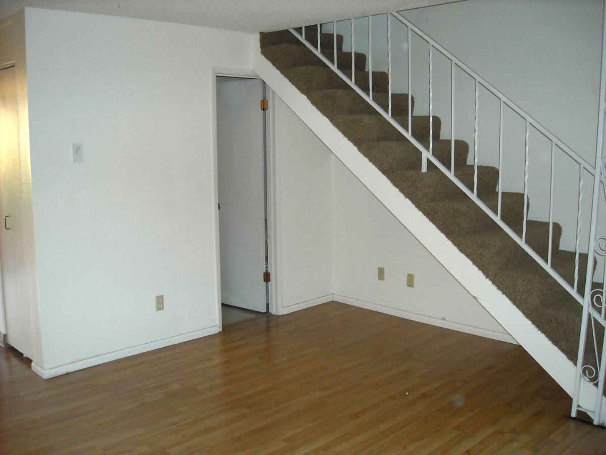 Townhouse for rent at 1359 Madras St SE, Salem, OR 97306