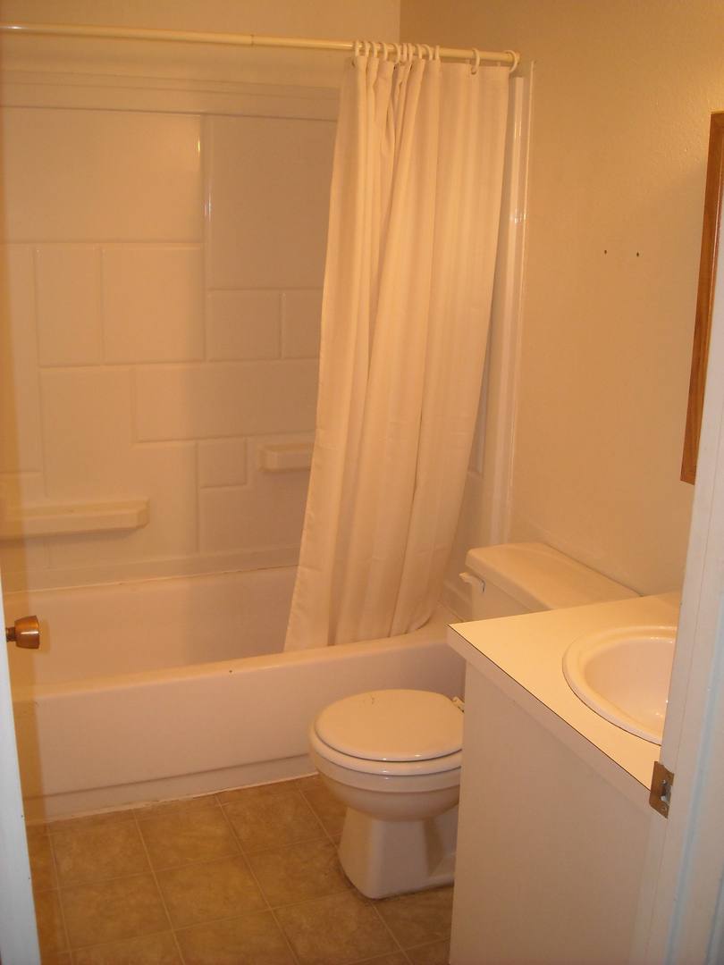 Townhouse for rent at 1359 Madras St SE, Salem, OR 97306