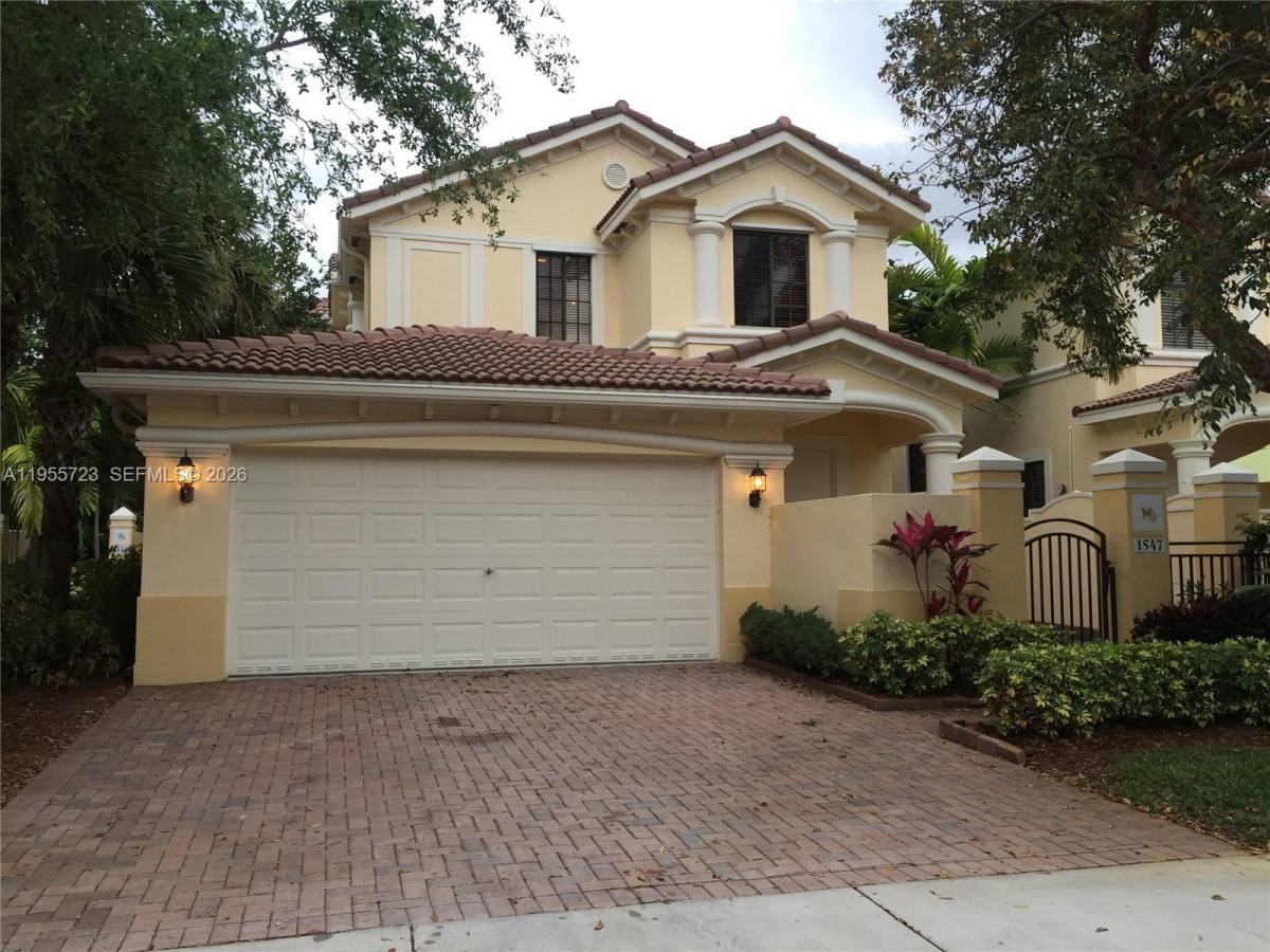 Apartment for rent at 1547 Passion Vine Circle, Fort Lauderdale, FL 33326