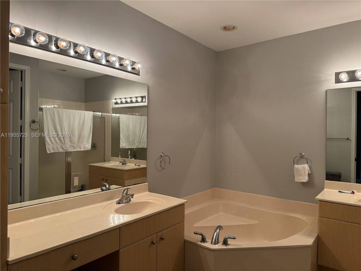Apartment for rent at 1547 Passion Vine Circle, Fort Lauderdale, FL 33326