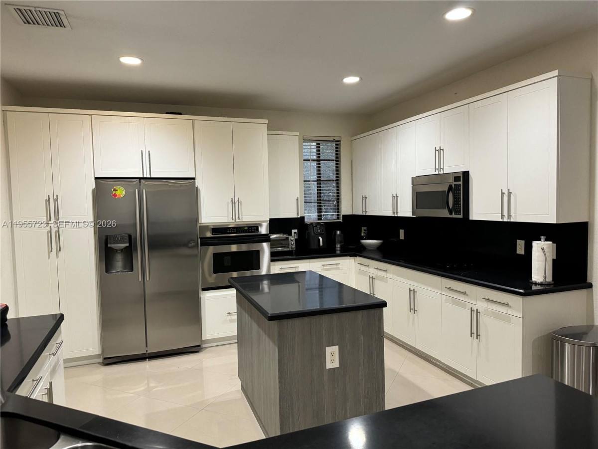 Apartment for rent at 1547 Passion Vine Circle, Fort Lauderdale, FL 33326