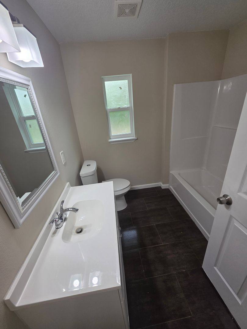 Apartment for rent at 1414 N Lakeview Ave, Leesburg, FL 34748