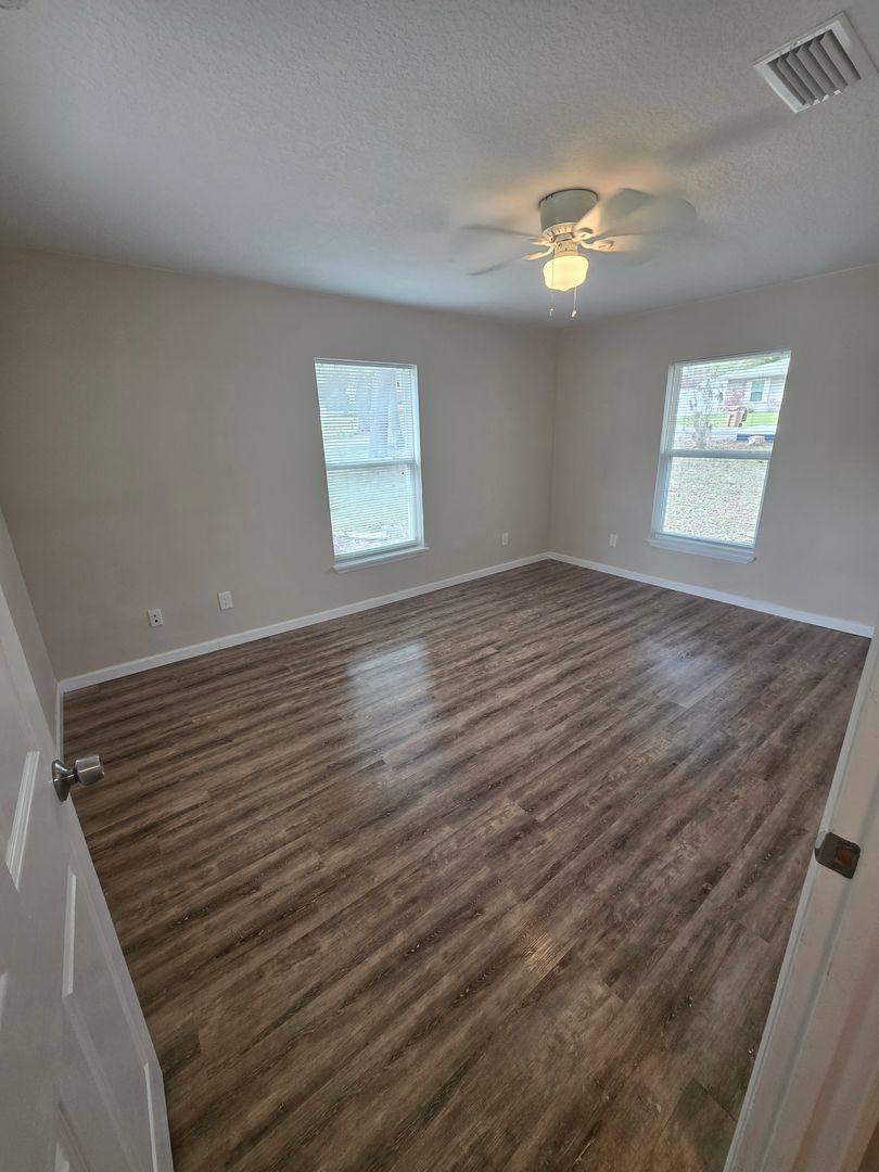 Apartment for rent at 1414 N Lakeview Ave, Leesburg, FL 34748