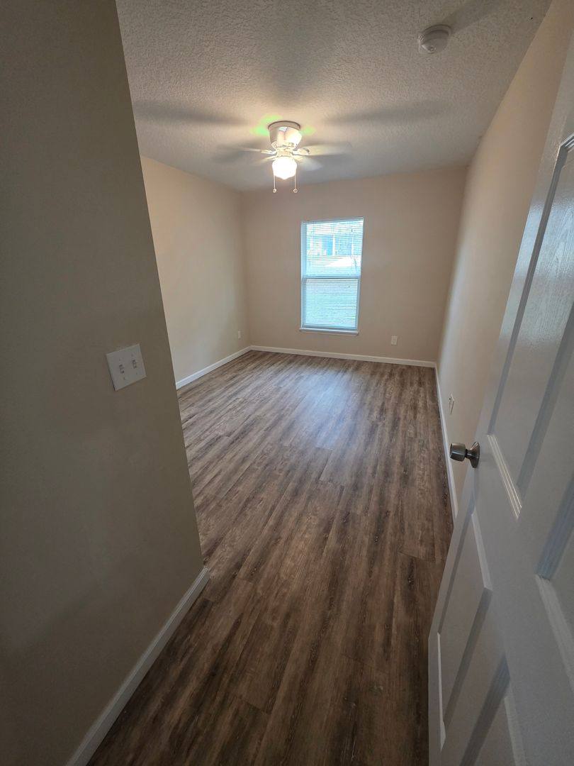 Apartment for rent at 1414 N Lakeview Ave, Leesburg, FL 34748