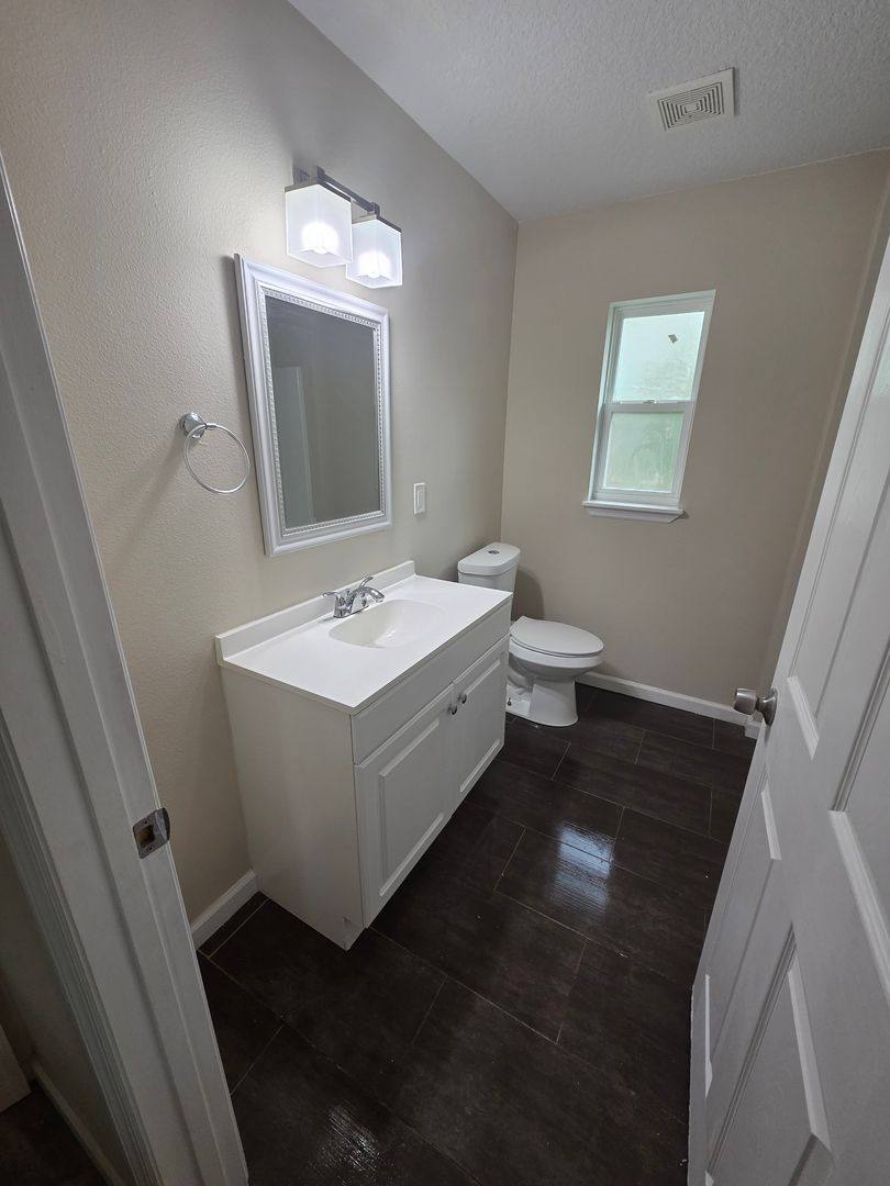 Apartment for rent at 1414 N Lakeview Ave, Leesburg, FL 34748