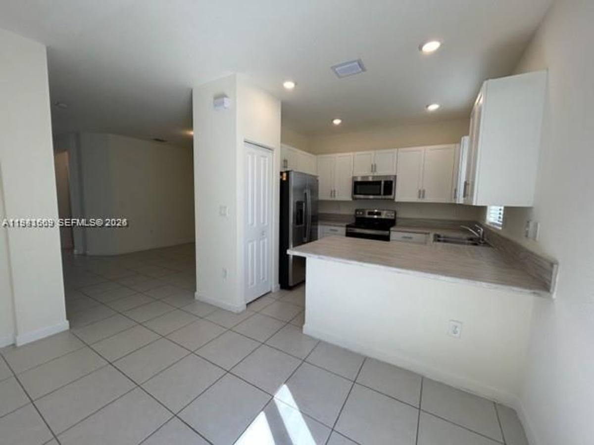 Townhouse for rent at 3354 W 112th St, Hialeah, FL 33018